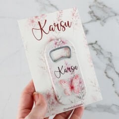 Kelebek Temalı Kartlı Direkt Baskılı ve Sıvama Detaylı Açacaklı Kız Bebek Magneti