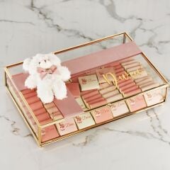 Ayıcık Detaylı Cam Kutuda Kız Bebek Çikolatası