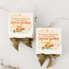Küçük Prens Temalı Erkek Bebek Çikotalası ve Kutulu Metal Mum Seti