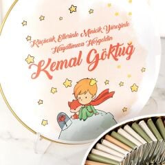 Küçük Prens Temalı Erkek Bebek Çikotalası ve Kutulu Metal Mum Seti