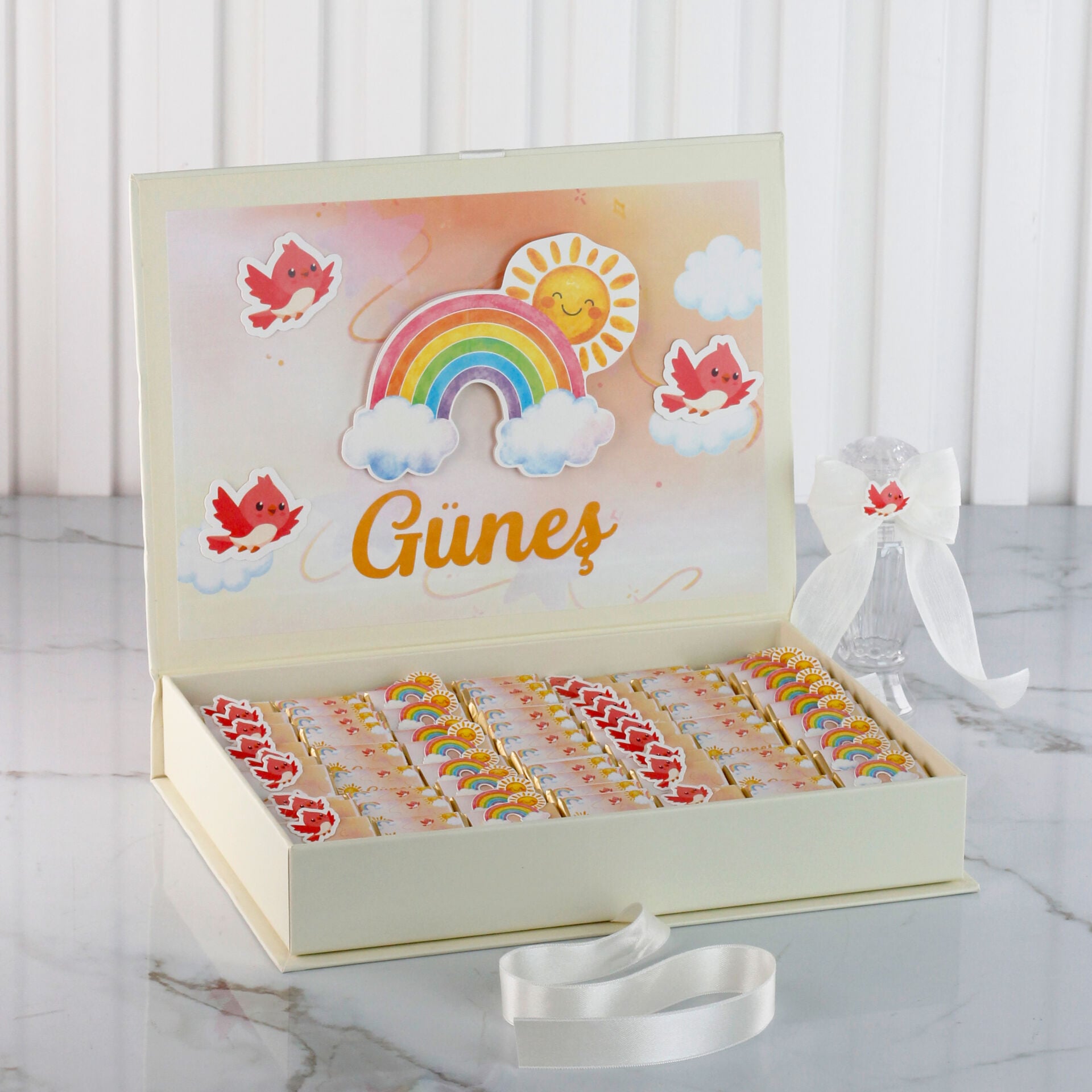 Güneş Temalı Dikdörtgen Kutuda Kız Bebek Çikolatası