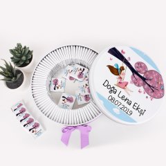 Salıncak Temalı Baskılı Metal Kutuda Kız Bebek Çikolatası