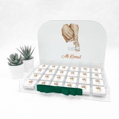 Aile Temalı Pleksi Kutuda Erkek  Bebek Çikolatası
