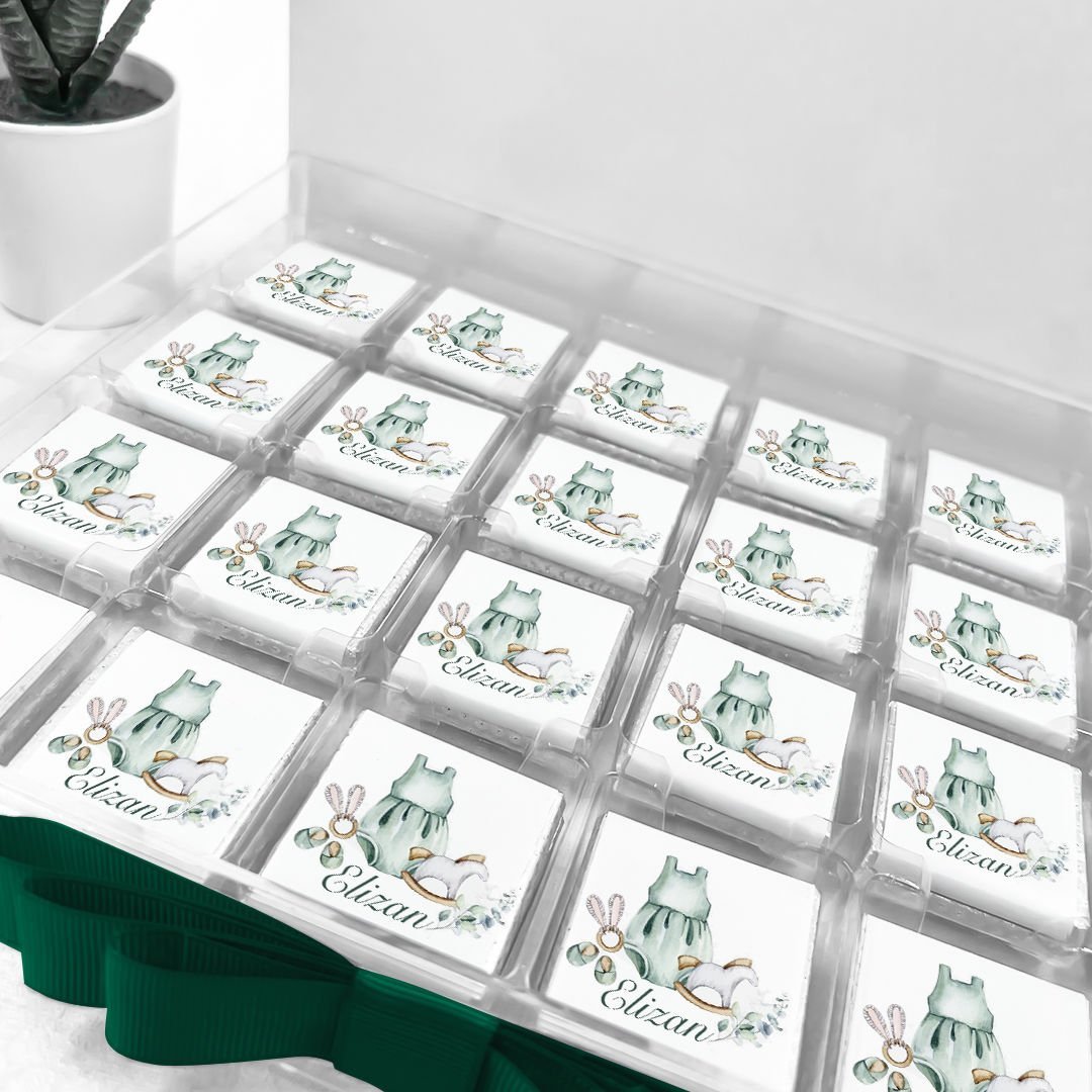 Çiçek Temalı Pleksi Kutuda Kız Bebek Çikolatası