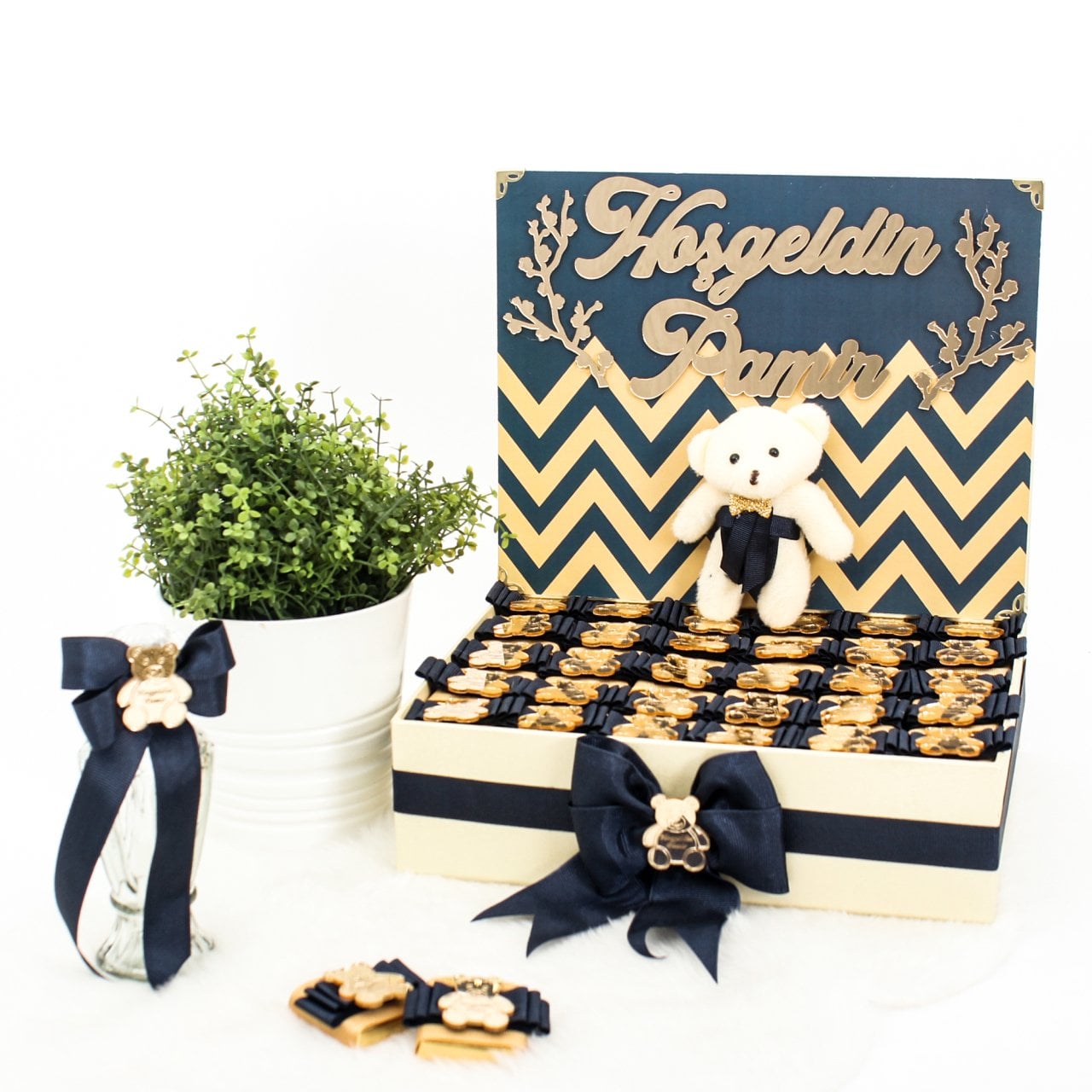 Ayıcık Temalı Standlı Kutuda Erkek Bebek Çikolatası