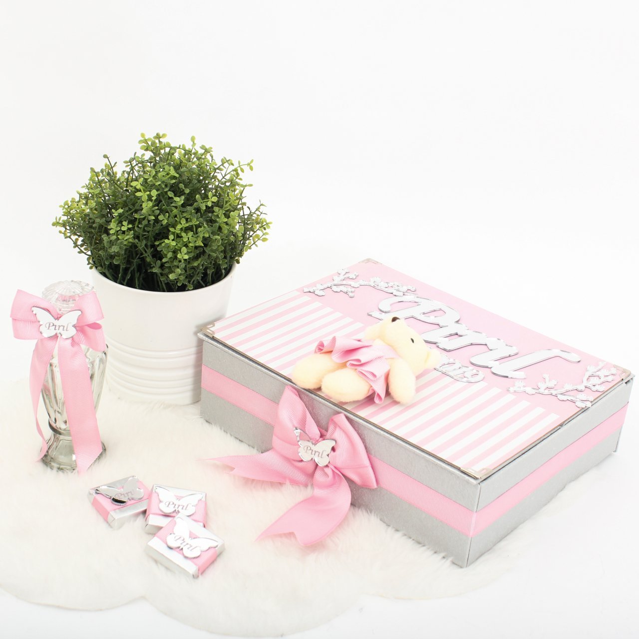 Ayıcık Temalı Standlı Kutuda Kız Bebek Çikolatası