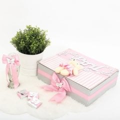 Ayıcık Temalı Standlı Kutuda Kız Bebek Çikolatası