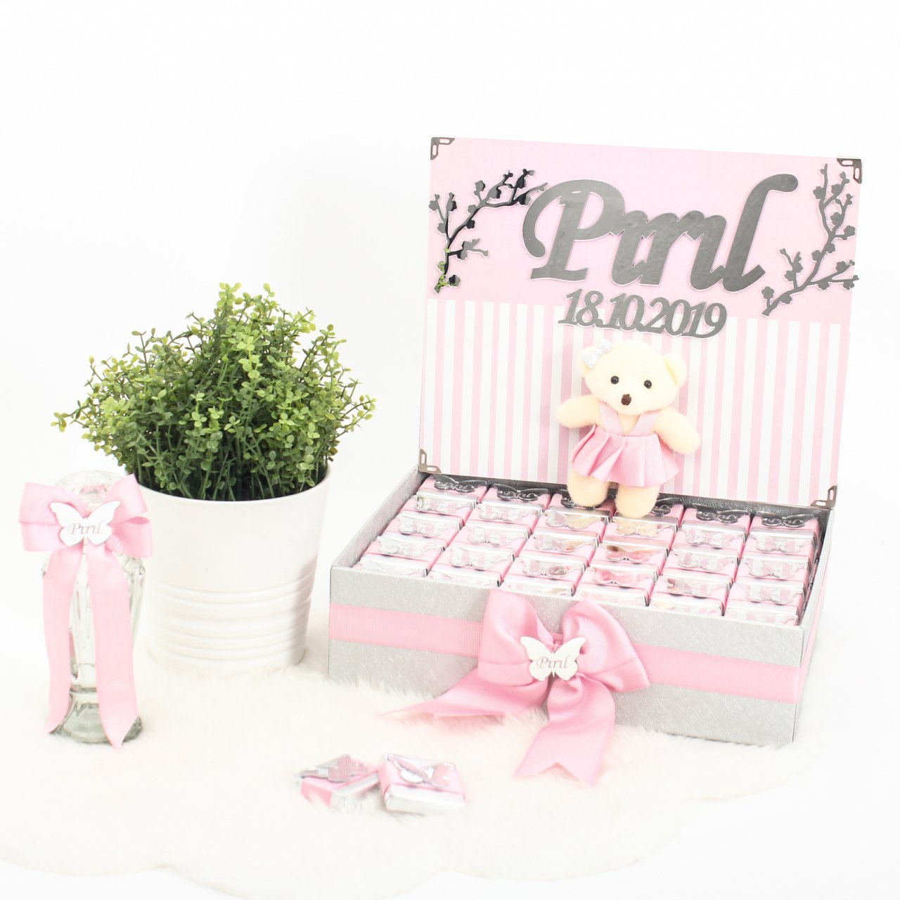 Ayıcık Temalı Standlı Kutuda Kız Bebek Çikolatası