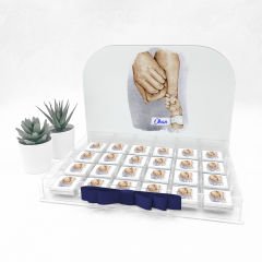 Aile Temalı Pleksi Kutuda Erkek  Bebek Çikolatası