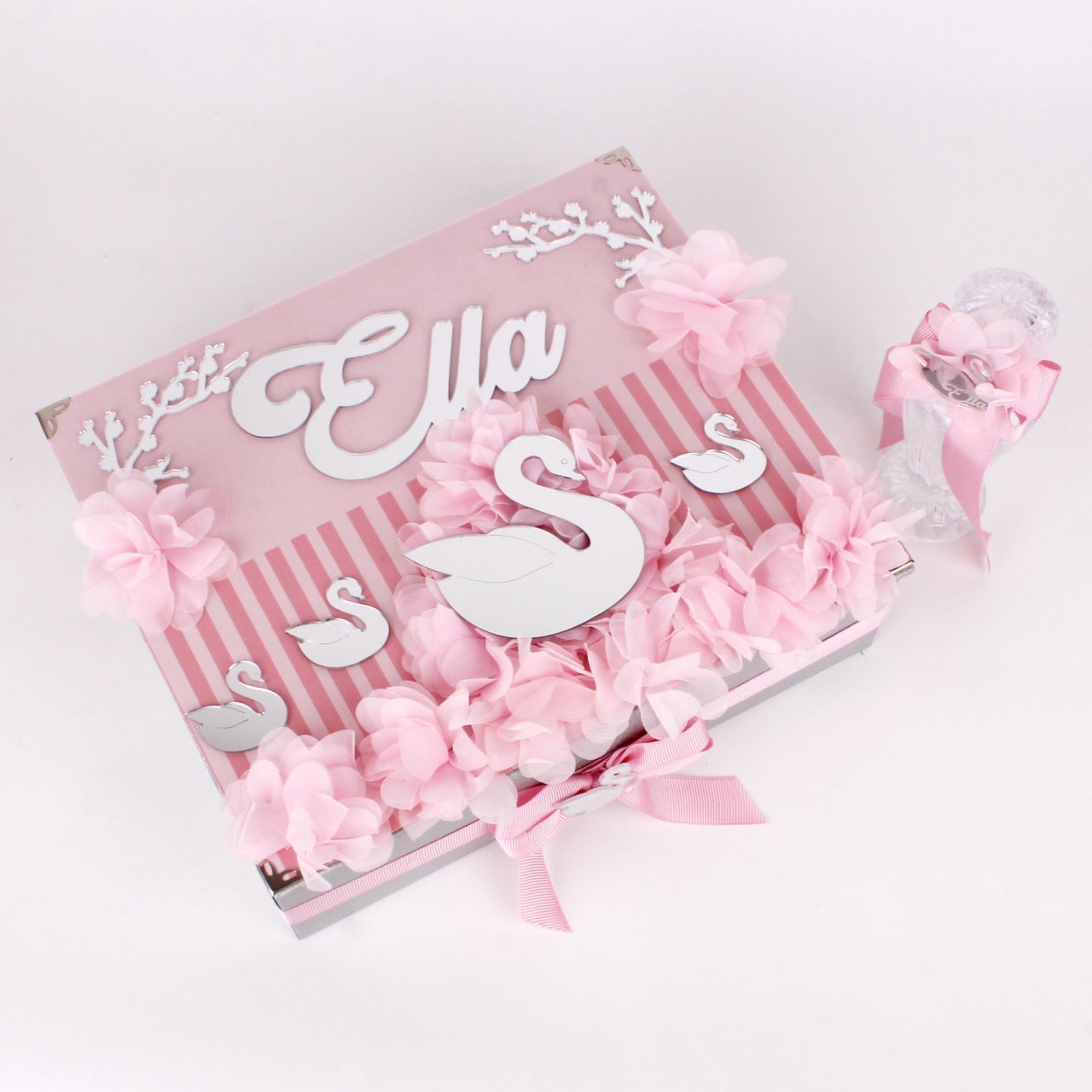 Kuğu Temalı Standlı Kutuda Kız Bebek Çikolatası