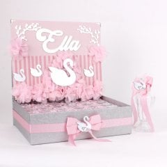 Kuğu Temalı Standlı Kutuda Kız Bebek Çikolatası