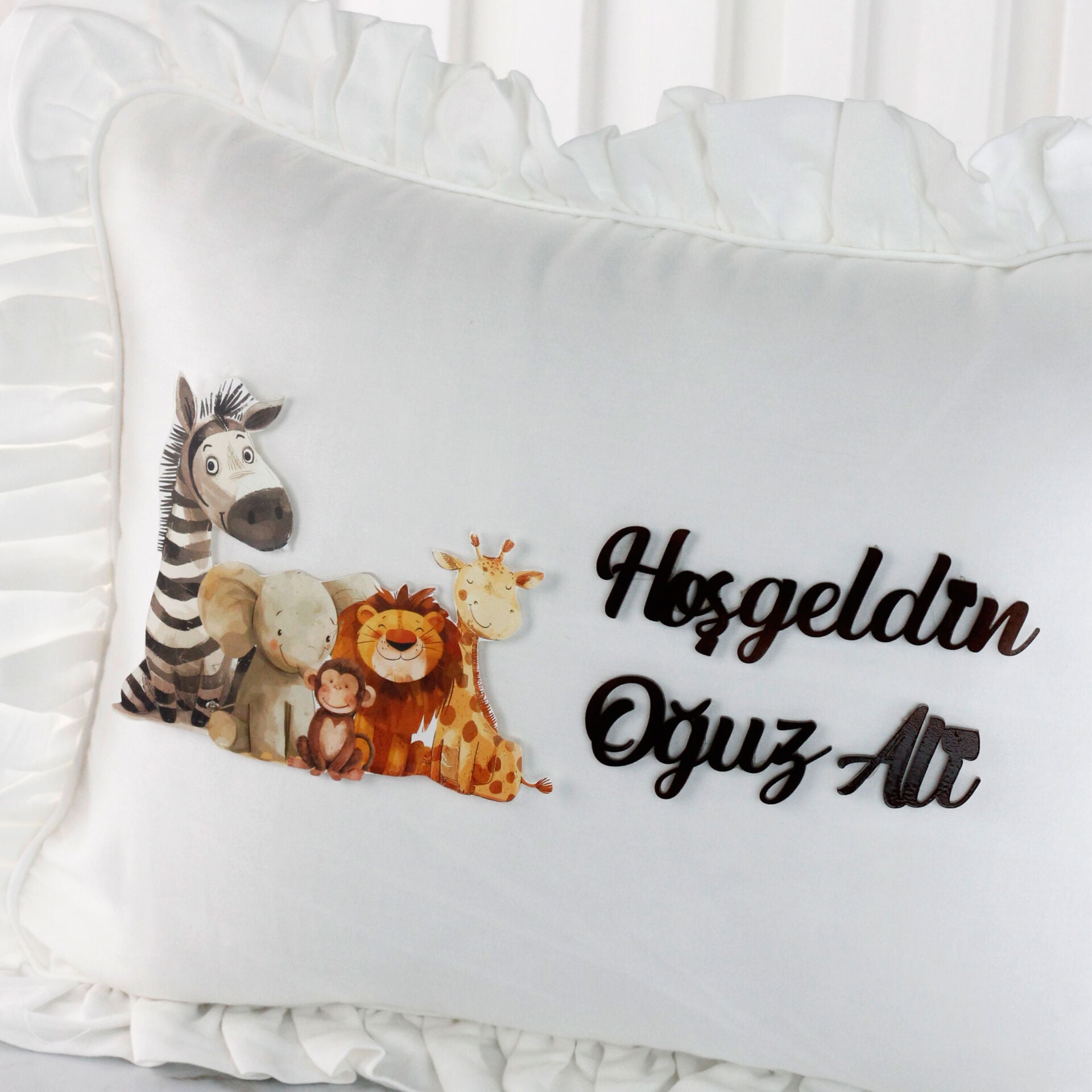 Hayvanlar Temalı İsme Özel Fırfırlı Erkek Bebek Takı Yastığı