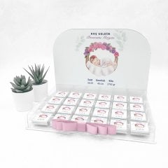 Bebek Temalı Pleksi Kutuda Kız  Bebek Çikolatası