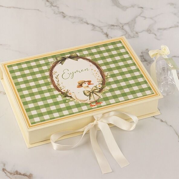 Ördek Temalı Dikdörtgen Kutuda Erkek Bebek Çikolatası