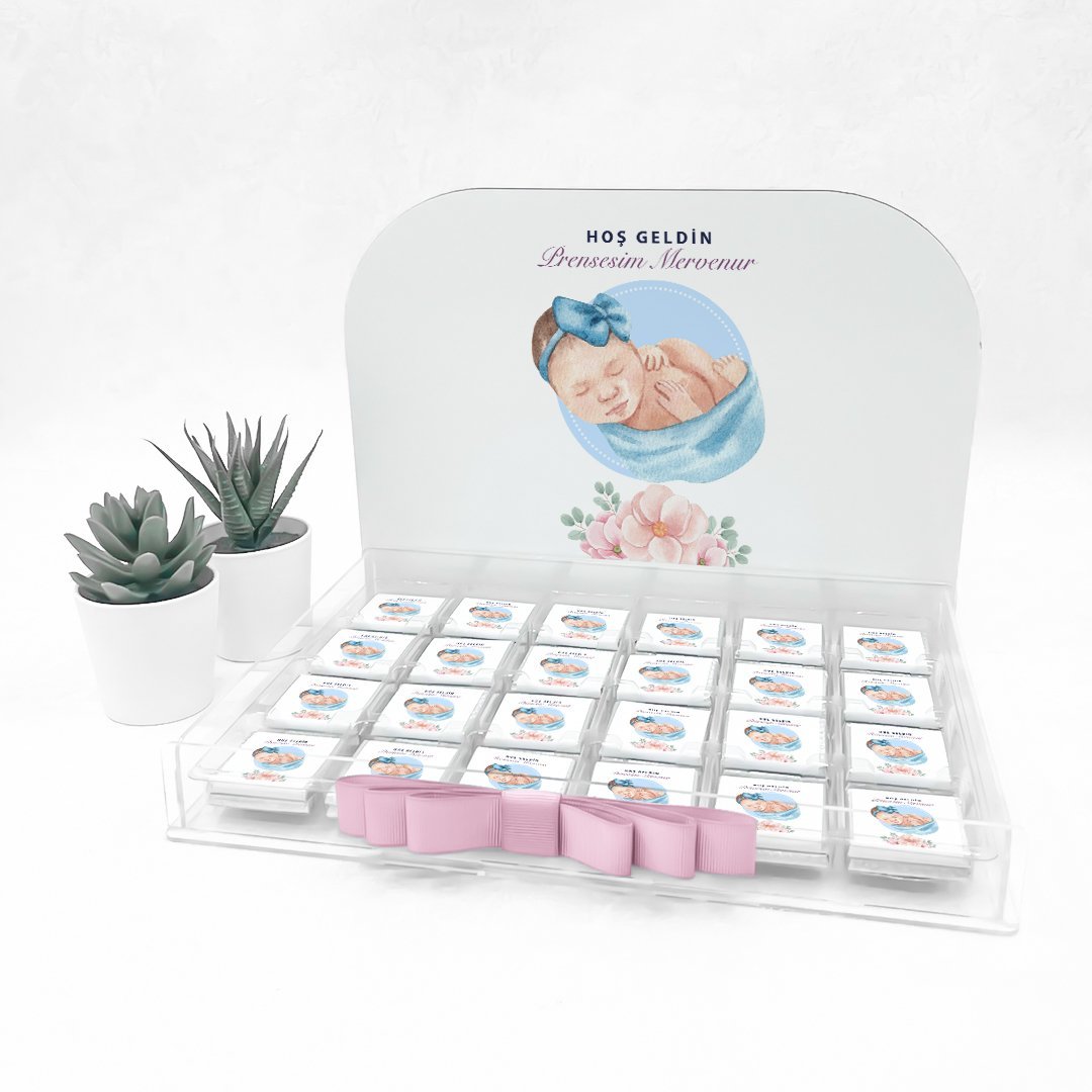 Bebek Temalı Pleksi Kutuda Kız  Bebek Çikolatası