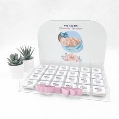 Bebek Temalı Pleksi Kutuda Kız  Bebek Çikolatası