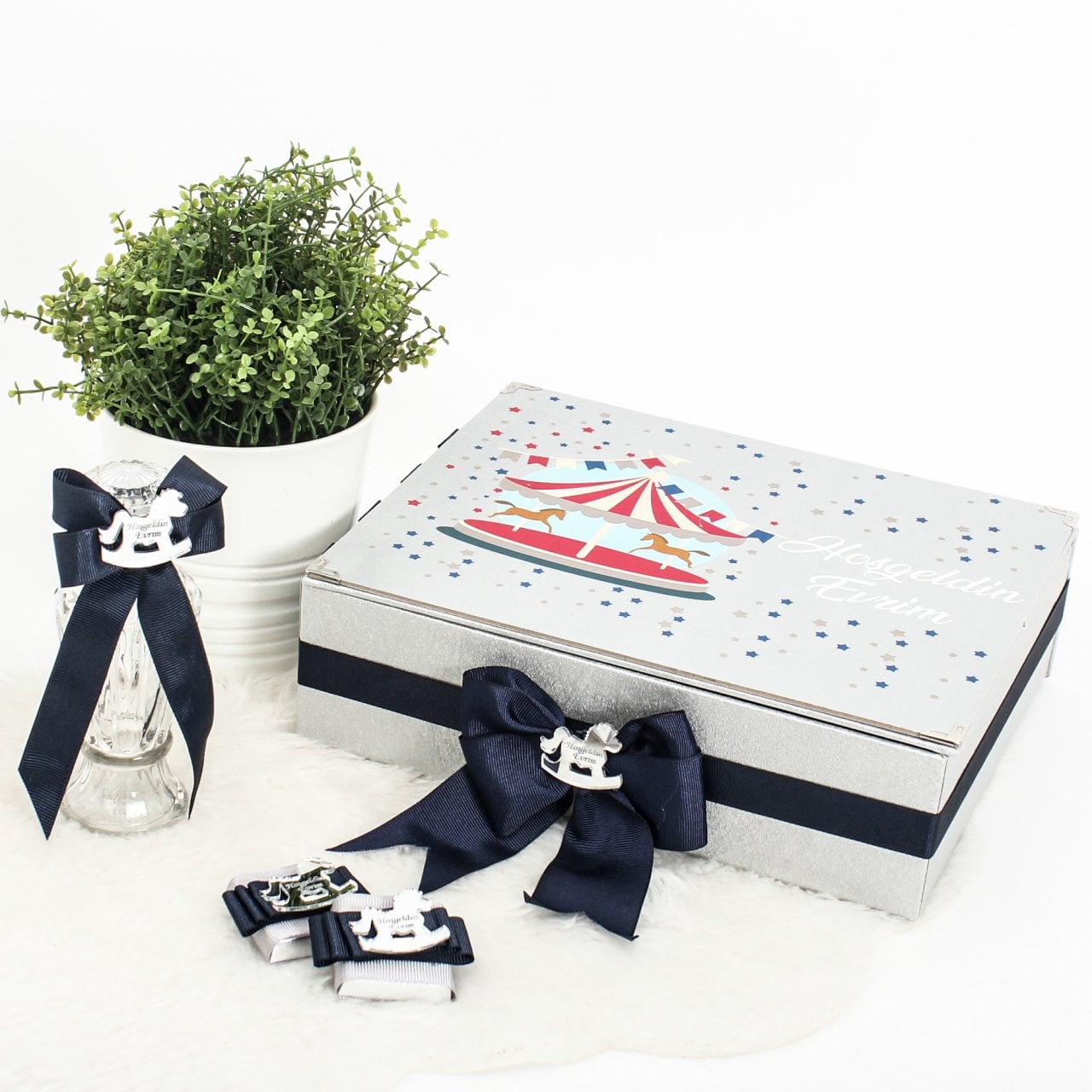 Atlı Karınca  Temalı Standlı Kutuda Erkek Bebek Çikolatası