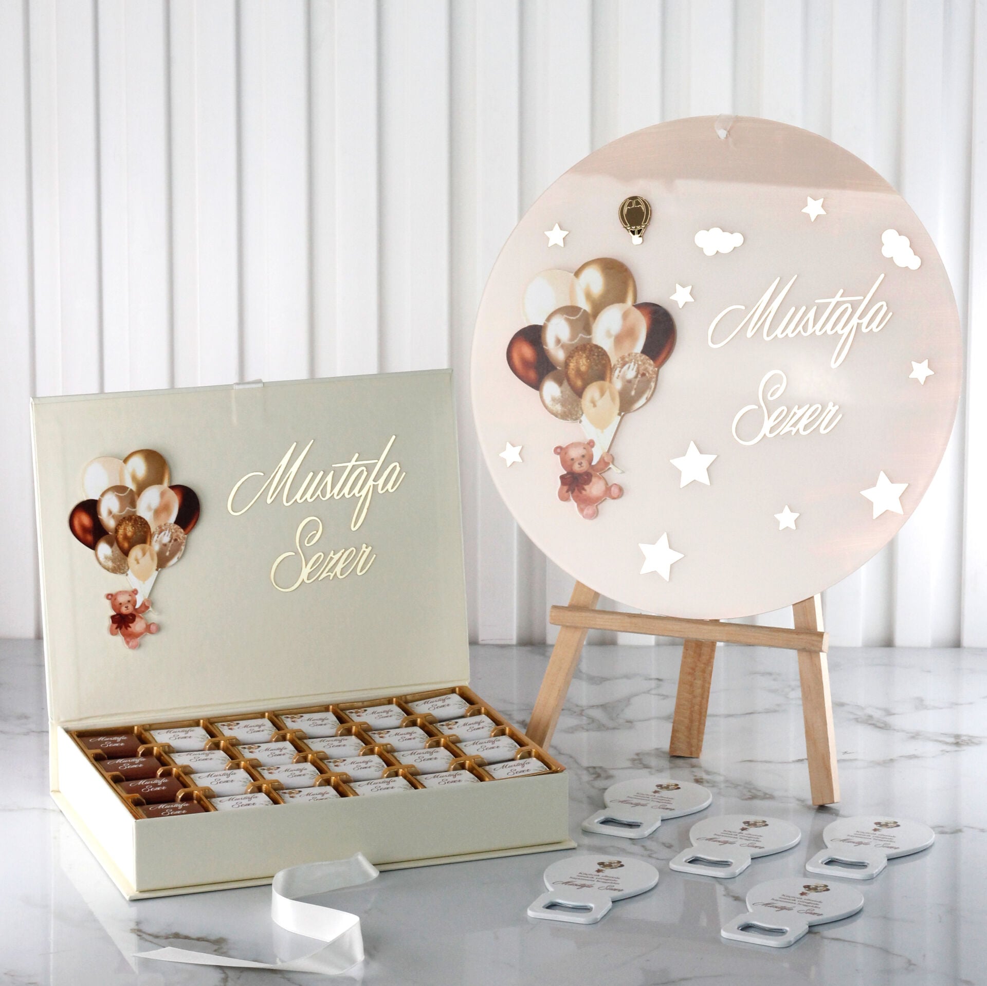 Ayıcık Temalı Dikdörtgen Kutuda Çikolata, Açacaklı Magnet ve Kapı Süsü Seti