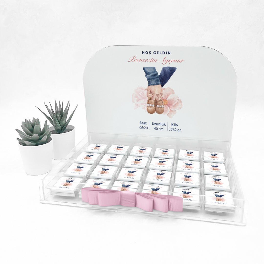 Pudra Temalı Pleksi Kutuda Kız  Bebek Çikolatası