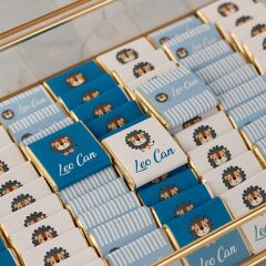 Yeleli Aslan Cam Kutuda Erkek Bebek Çikolatası