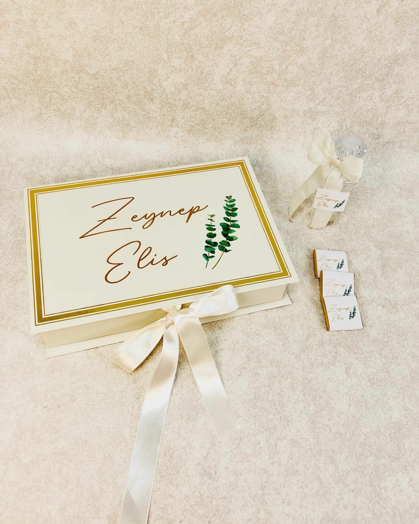 Çiçek Temalı Dikdörtgen Kutuda Kız Bebek Çikolatası