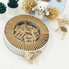 Ayıcık Temalı Baskılı Metal Kutuda Erkek Bebek Çikolatası