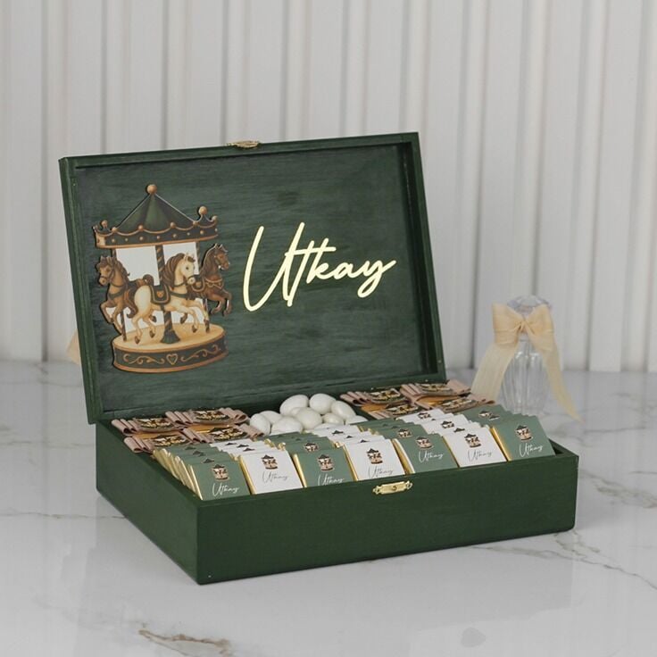 Atlı Karınca Temalı Ahşap Kutuda Erkek Bebek Çikolatası