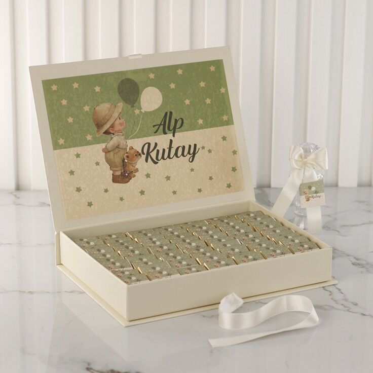 Çocuk  Temalı Dikdörtgen Kutuda Erkek Bebek Çikolatası