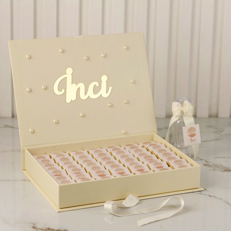 İnci Temalı Dikdörtgen Kutuda Kız Bebek Çikolatası