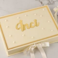 İnci Temalı Dikdörtgen Kutuda Kız Bebek Çikolatası