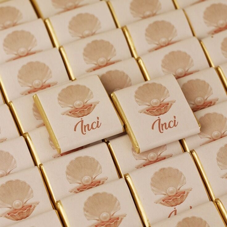 İnci Temalı Dikdörtgen Kutuda Kız Bebek Çikolatası