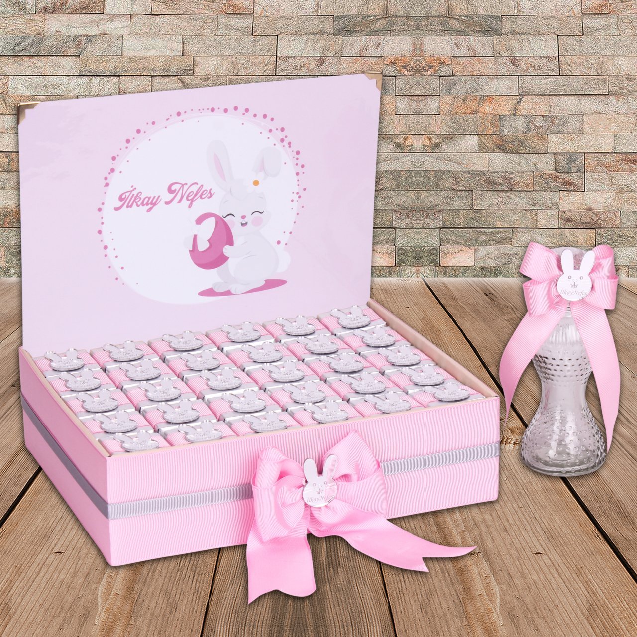 Tavşan Temalı Standlı Kutuda Kız Bebek Çikolatası