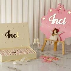 İnci Temalı Kız Bebek Çikolatası, İstiridye Pleksi Magnet ve İstiridye Kapı Süsü