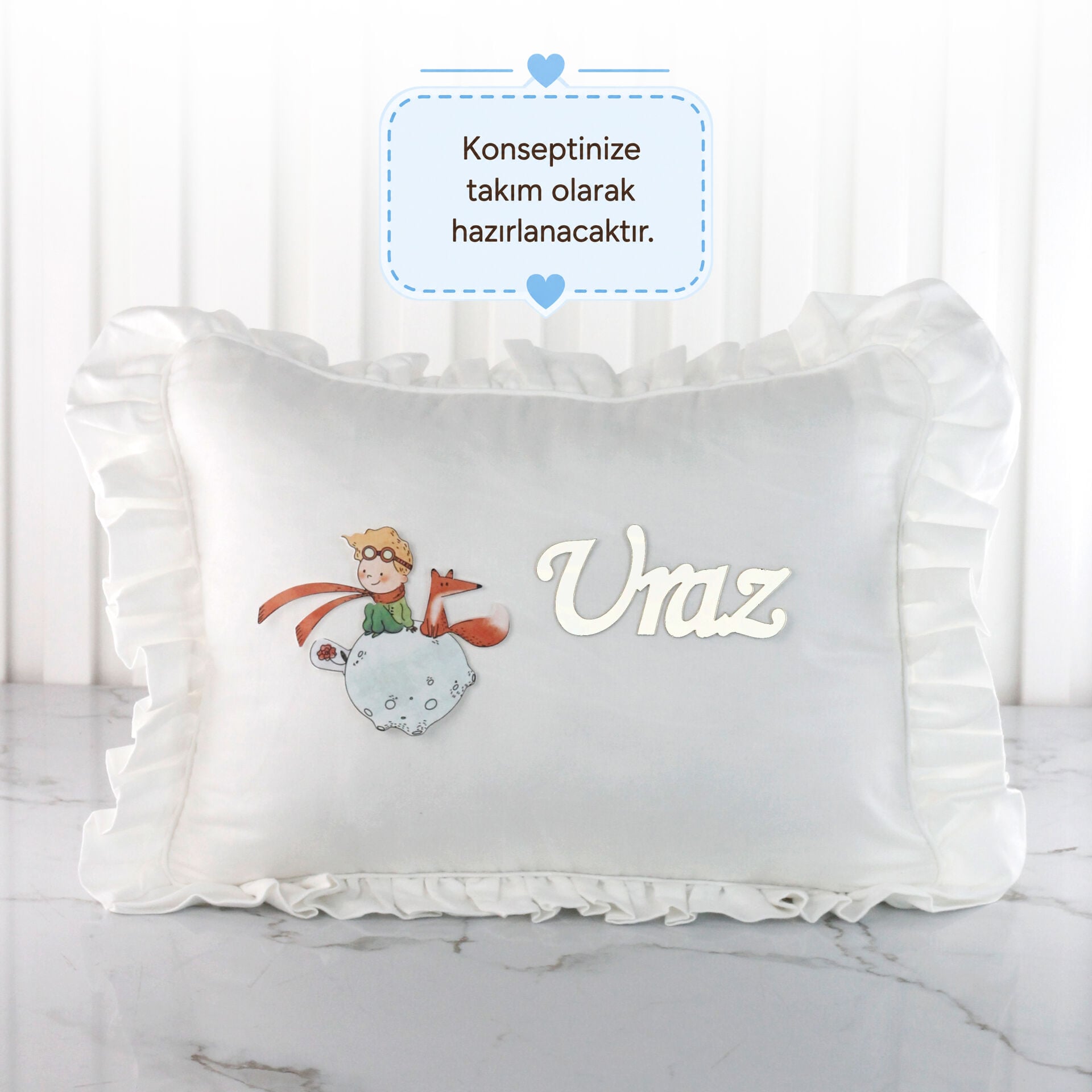 İsme Özel Fırfırlı Erkek Bebek Takı Yastığı