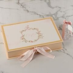 Çiçek Temalı Dikdörtgen Kutuda Kız Bebek Çikolatası