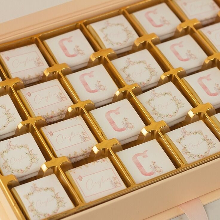 Çiçek Temalı Dikdörtgen Kutuda Kız Bebek Çikolatası