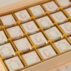 Çiçek Temalı Dikdörtgen Kutuda Kız Bebek Çikolatası