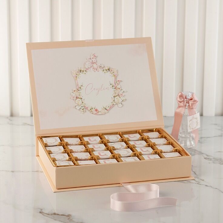 Çiçek Temalı Dikdörtgen Kutuda Kız Bebek Çikolatası