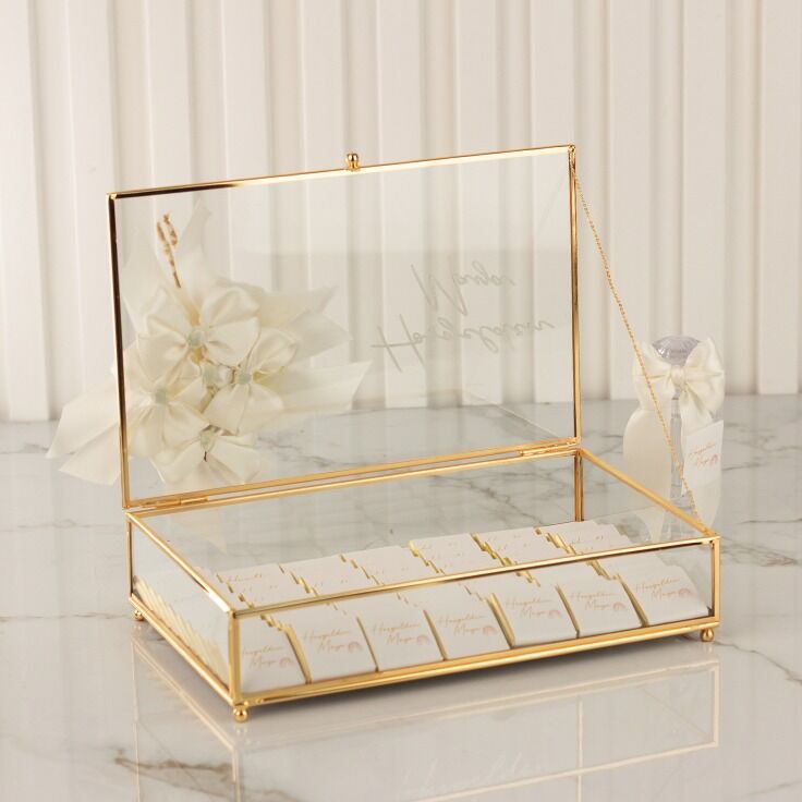 Peri Kızı Detaylı Cam Kutuda Kız Bebek Çikolatası