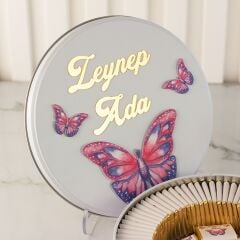 Kelebek Temalı Metal Kutuda Kız Bebek Çikolatası ve Mika Mum