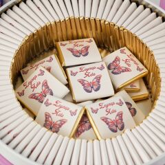 Kelebek Temalı Metal Kutuda Kız Bebek Çikolatası ve Mika Mum