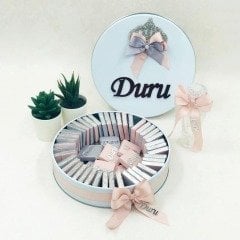 Pudra Temalı Metal Kutuda Kız Bebek Çikolatası