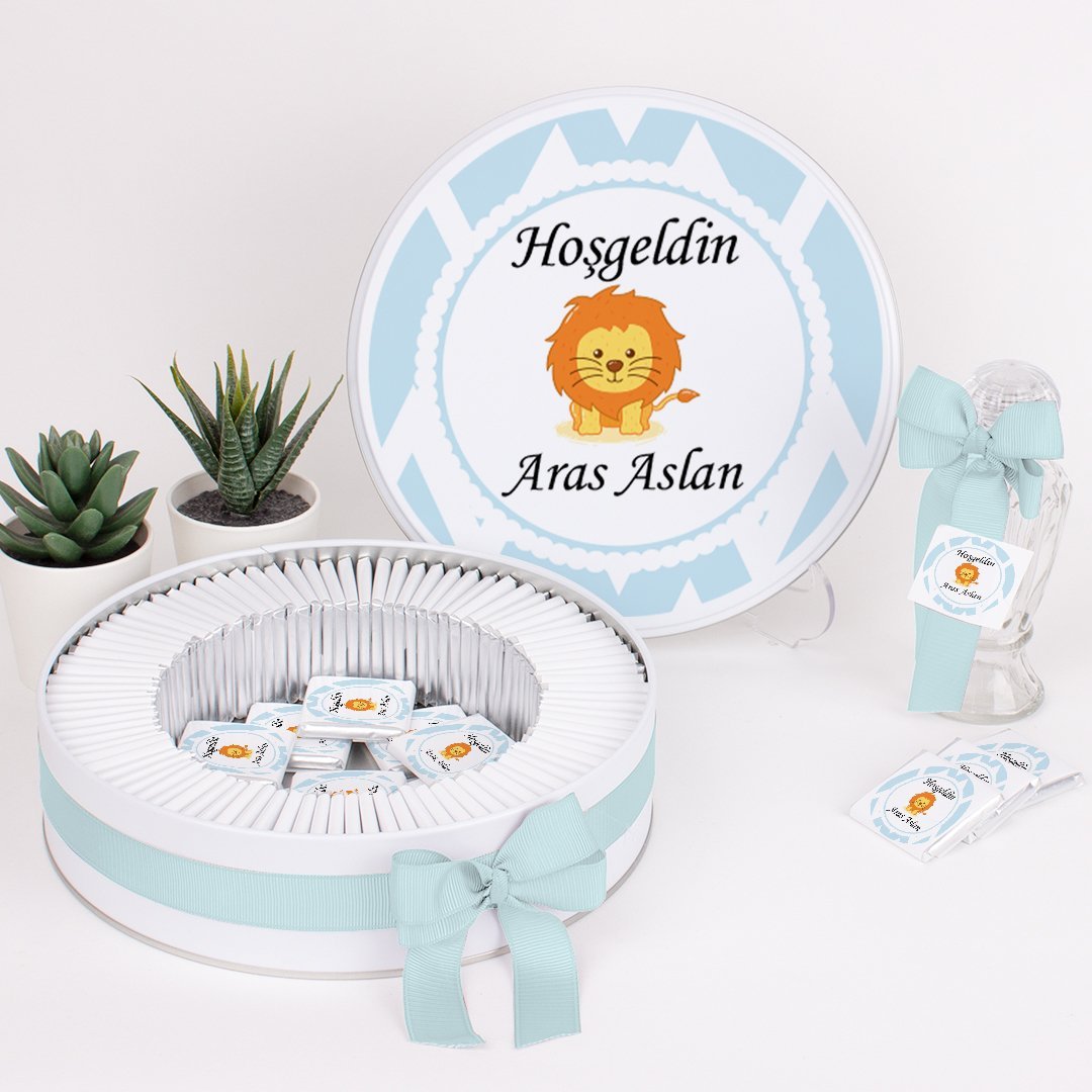 Aslan Temalı Baskılı Metal Kutuda Erkek Bebek Çikolatası