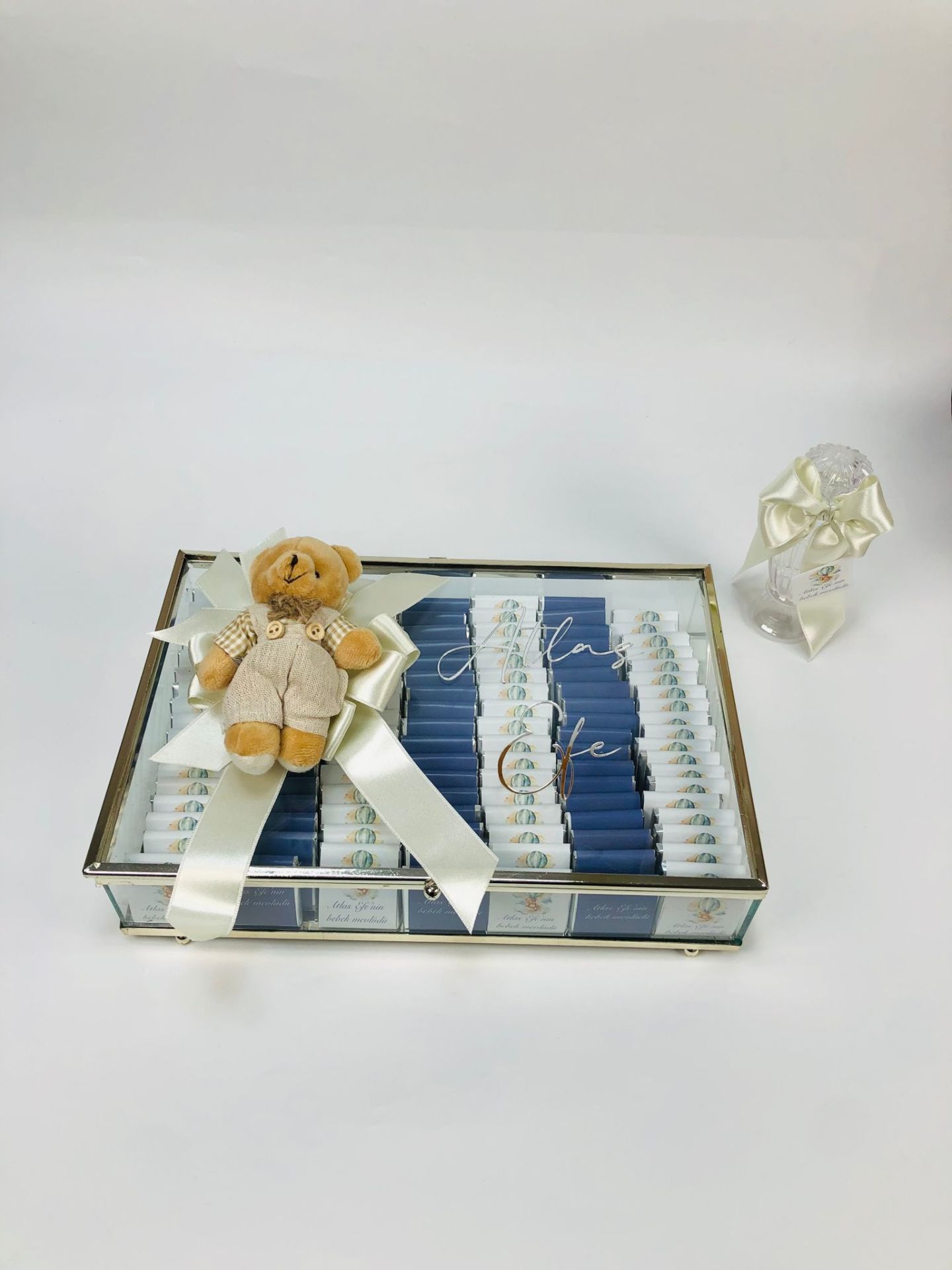 Ayıcıklı Cam Kutuda Erkek Bebek Çikolatası