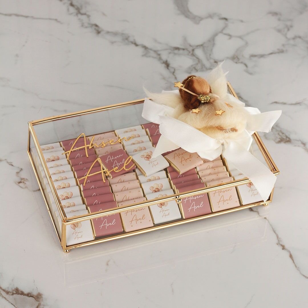 Peri Kızı Detaylı Cam Kutuda Kız Bebek Çikolatası