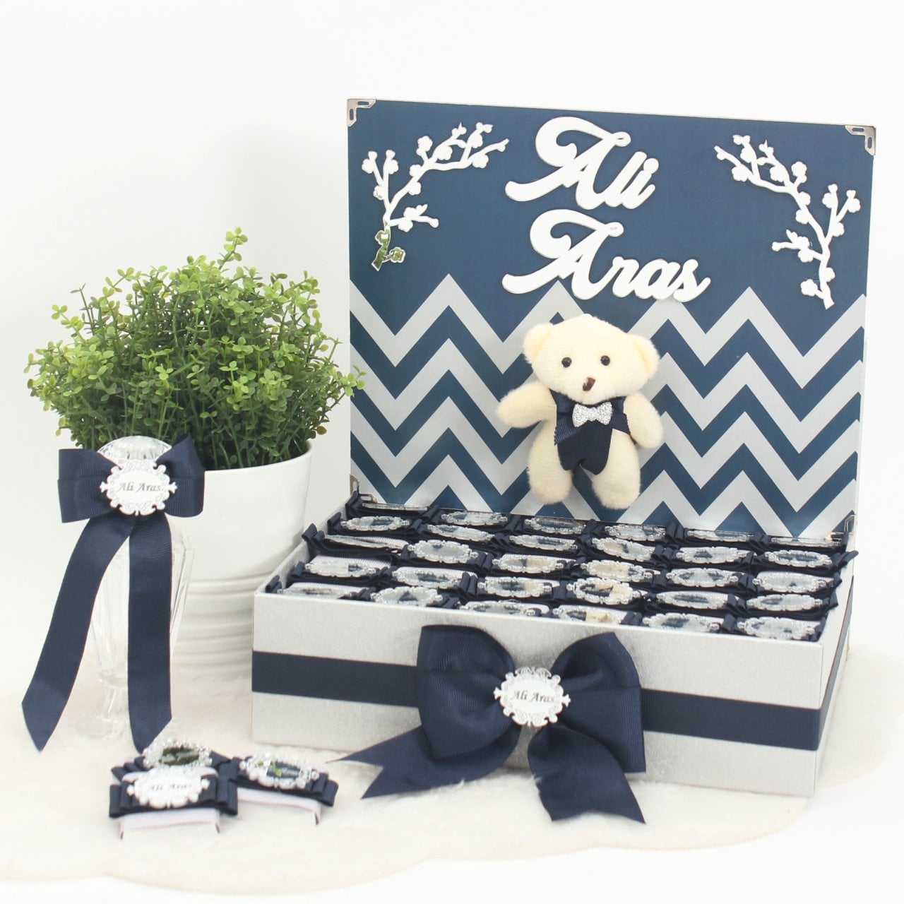 Ayıcık  Temalı Standlı Kutuda Erkek Bebek Çikolatası