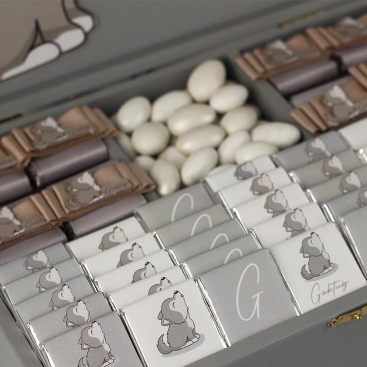 Kurt Temalı Ahşap Kutuda Erkek Bebek Çikolatası