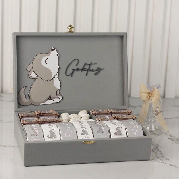 Kurt Temalı Ahşap Kutuda Erkek Bebek Çikolatası