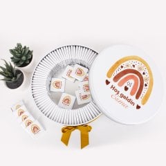 Gökkuşağı Temalı Baskılı Metal Kutuda Kız Bebek Çikolatası