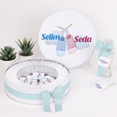 İkizler Temalı Baskılı Metal Kutuda Kız Bebek Çikolatası
